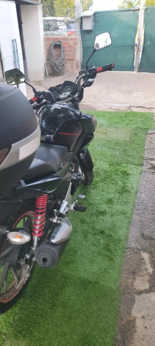 Honda CB125F Negra