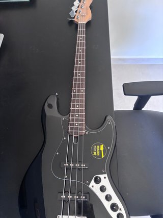 Bajo Eléctrico Negro