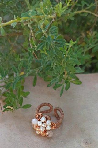 Anillo bisutería con perlas