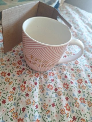 Taza Eres Increíble Draeger Negra y Dorada