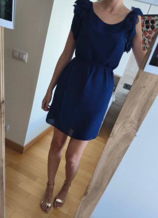 Vestido azul corto con volantes