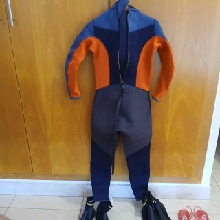 Traje de neopreno Tribord azul y naranja