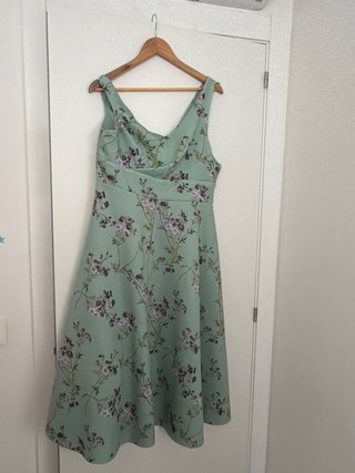 Vestido Asos tirante asimétrico y botonadura