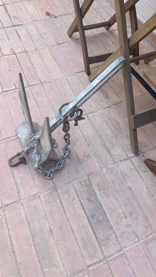 Ancla de barco con cadena