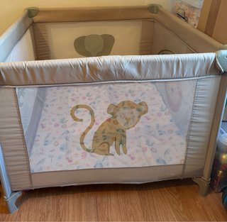 Parque infantil con estampado de animales