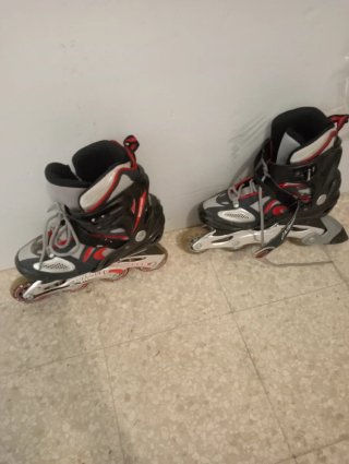 Pattini Rollerblade neri e rossi