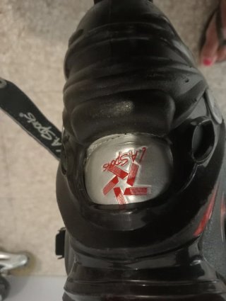Pattini Rollerblade neri e rossi