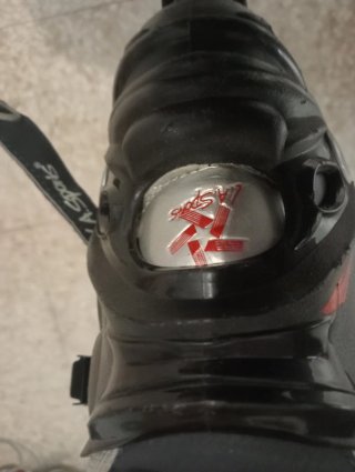 Pattini Rollerblade neri e rossi