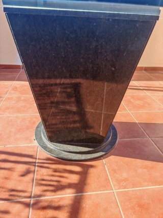 Mesa redonda cristal y base piedra