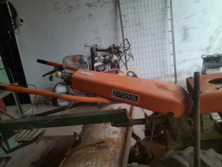 Lote tractor y motocultor Agria