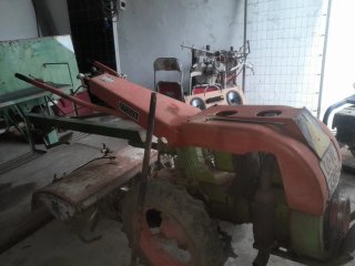 Lote tractor y motocultor Agria
