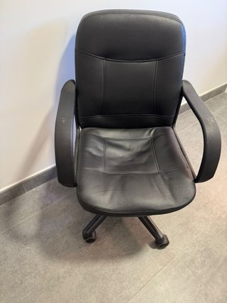Silla de oficina negra