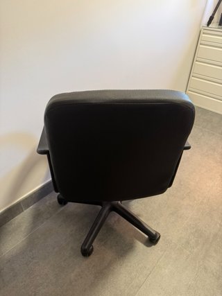 Silla de oficina negra