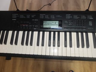 Casio CTK-3200 con soporte y funda