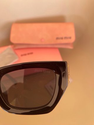 Gafas de Sol miumiu Rectangulares Negras