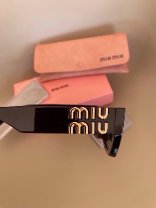 Gafas de Sol miumiu Rectangulares Negras