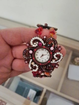 Orologio da polso vintage con pietre colorate