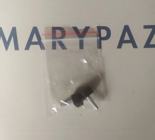 Zapatos de salón destalonados ante negro