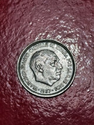 Moneda 5 Pesetas 1957, sin año en la estrella