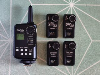2 Flashes Godox V850 + Disparador Radio