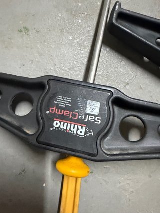 Soportes Rhino SafeClamp para escaleras