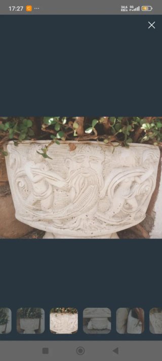 Jardinera de piedra con pie
