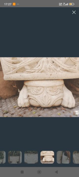 Jardinera de piedra con pie