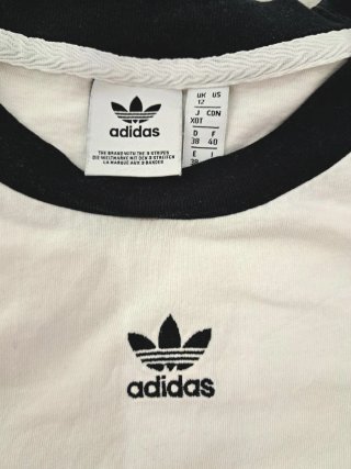 Camiseta Adidas Blanca Cuello Negro