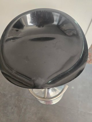 Taburete de barra negro y plateado