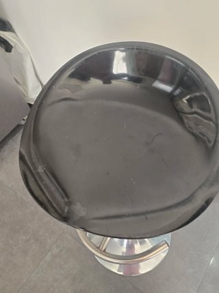 Taburete de barra negro y plateado