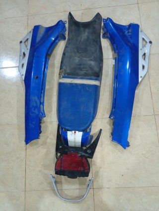 Suzuki GSX 750 F: Asiento y estética trasera