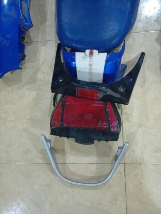 Suzuki GSX 750 F: Asiento y estética trasera