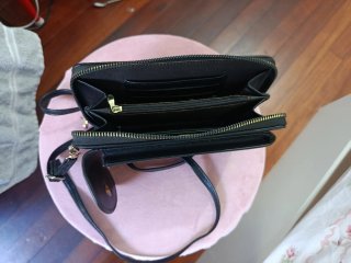 Cartera móvil MINISO negra