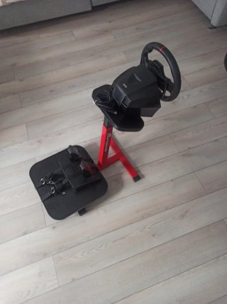 Volante Thrustmaster + Soporte + Pedales + F1 23