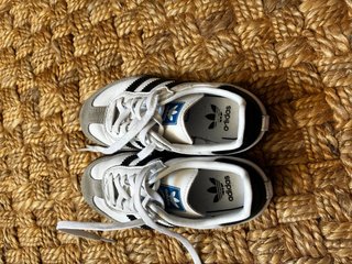 Zapatillas Adidas Sambas Bebé Gris y Blanco