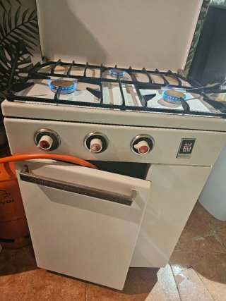 Cocina de gas blanca