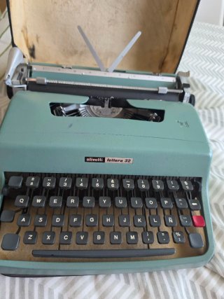 Máquina de escribir Olivetti Lettera 32