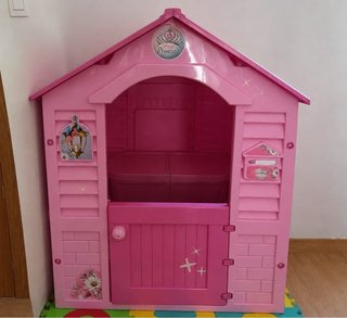Casa de jardín infantil rosa
