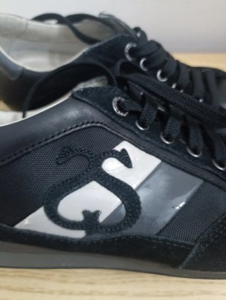 Scarpe ginnastica uomo nere.