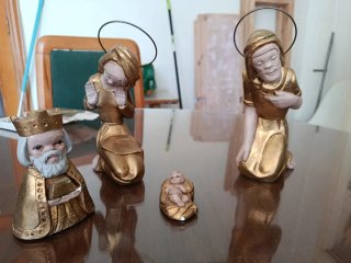 Belén figuras resina dorado