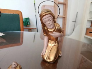Belén figuras resina dorado