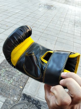 Guantes de boxeo Brooklyn negros y amarillos