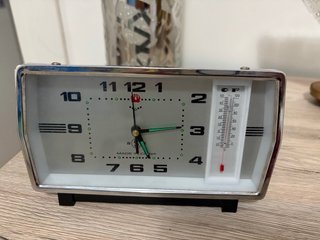 Orologio da tavolo con termometro funzionante