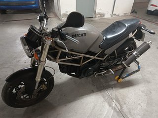 Ducati Monster 600 gris
