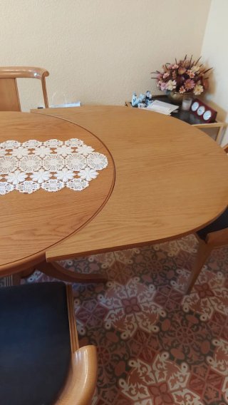 Mesa de madera maziza y 6 sillas