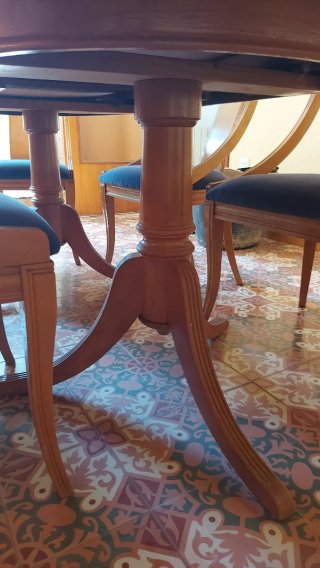 Mesa de madera maziza y 6 sillas