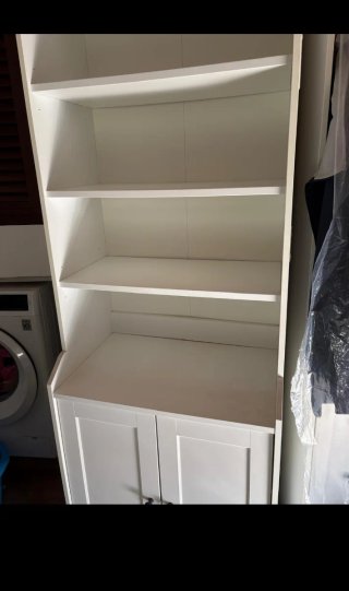 Mueble blanco moderno en buen estado