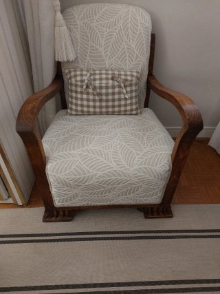 Butaca de tela y madera