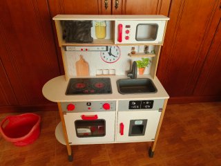 Cocinita de juguete de madera