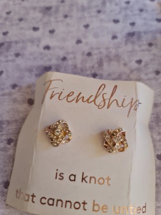 Pendientes nudo amistad dorados  Sólo envíos